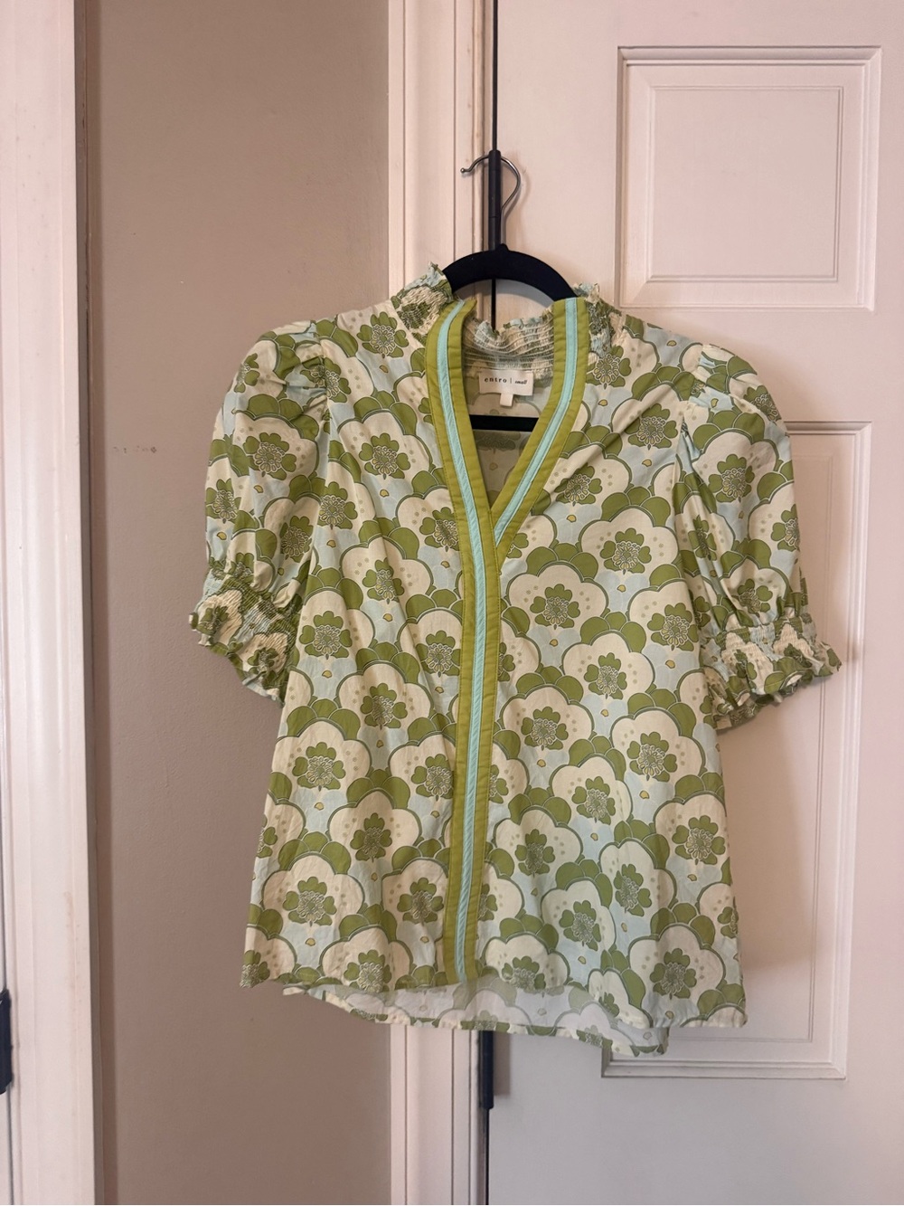entro Green Floral V-Neck Puff Sleeve Blouse